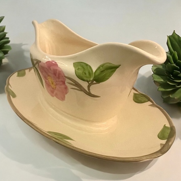 Gravy Boat with Attached Underplate Desert Rose by FRANCISCAN MASTERPIECE - Picture 3 of 5